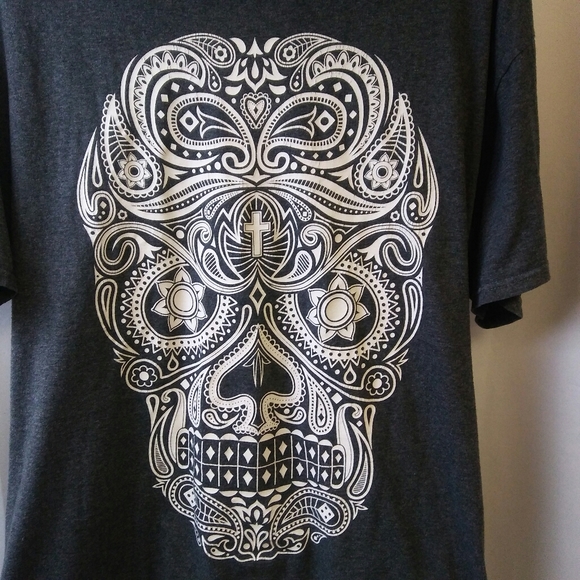 Dia de los Muertos T-shirt with Front Grap… - Picture 2 of 5
